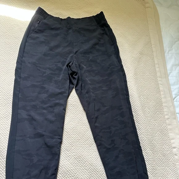 Athleta Brooklyn Textured Lined Jogger Size 8 Camo - Picture 1 of 8
